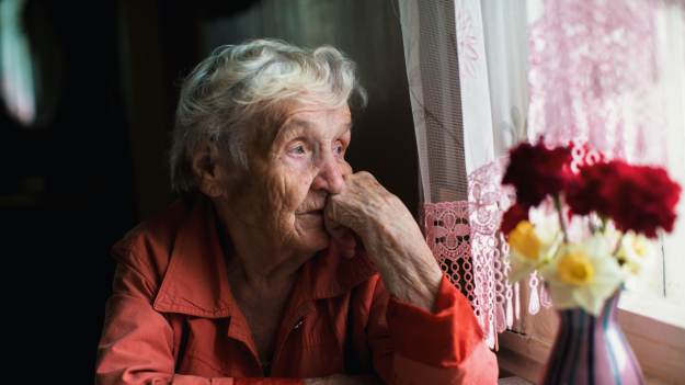 Seniorzy często ukrywają te objawy. Zwróć na to..